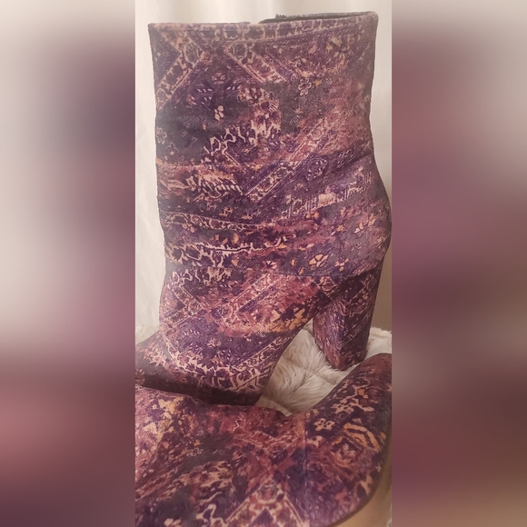 BCBGeneration Retro 70's Glam GoGo Purple Velvet Asian Print Ankle Boots 8.5 - Picture 4 of 6